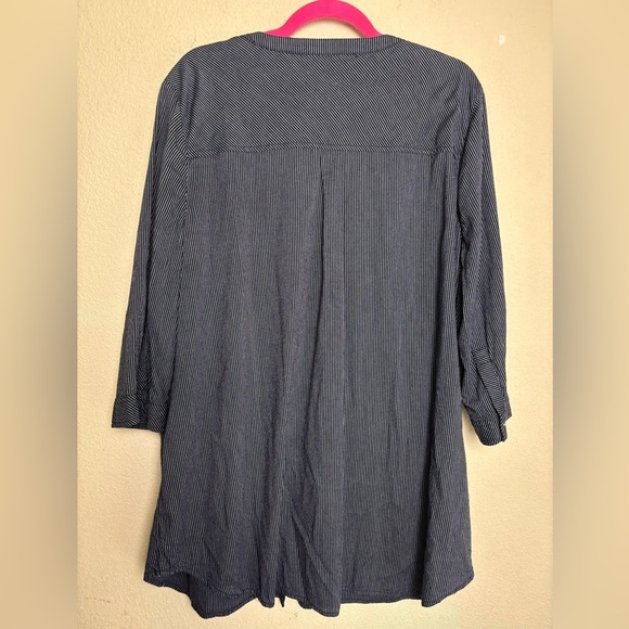 Catherines Black & White Pinstripe Floral Embroidered Button Down Tunic Top 2X - Picture 5 of 6